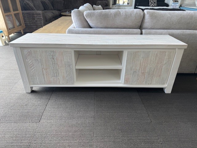 Valencia Entertainment Unit